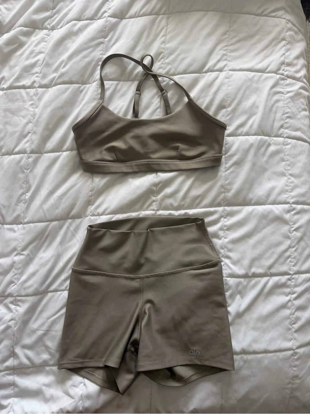 ALO Yoga are xs set